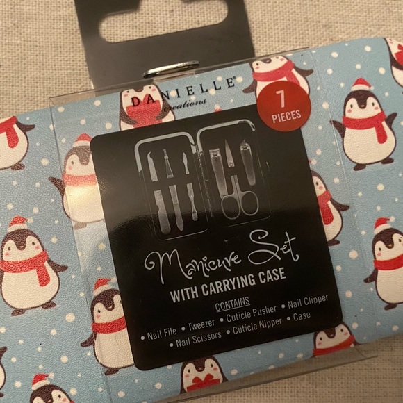 Christmas Penquins Manicure Set by Danielle Creations, 7 Pieces, Carrying Case - Picture 3 of 12